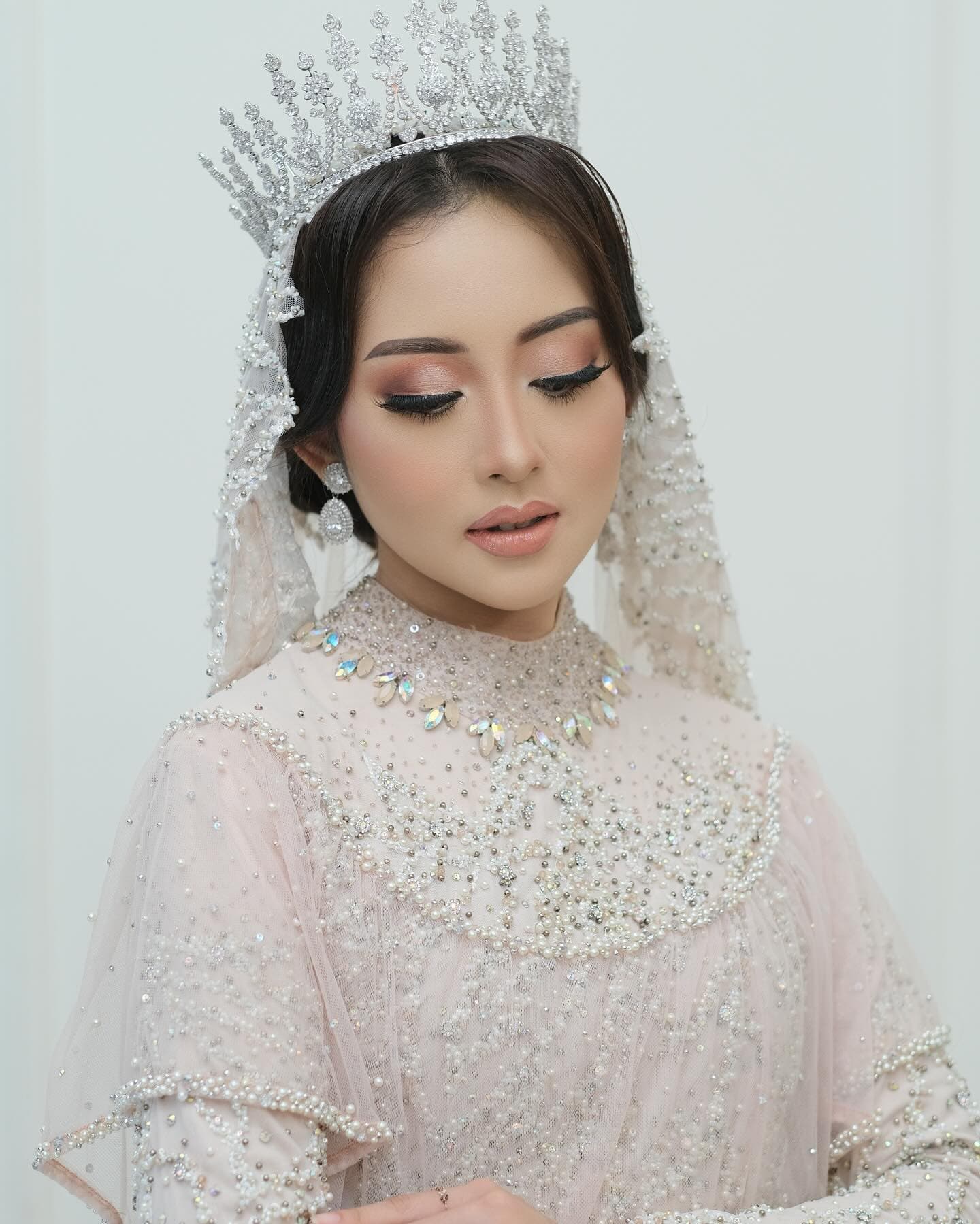 Makeup Artist Solo Dibartistry - Hasil makeup flawless untuk wisuda dan wedding